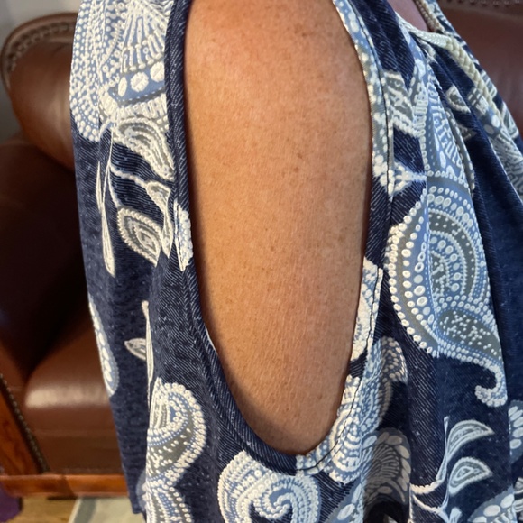 Paisley Mandela Designed Blouse - Picture 3 of 9